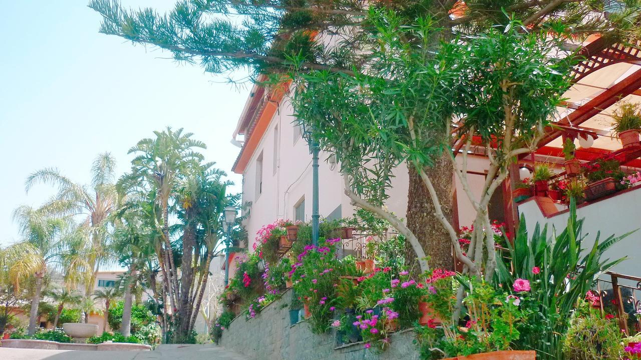 Paradiso Hotel Ristorante Riaci Capo Kültér fotó